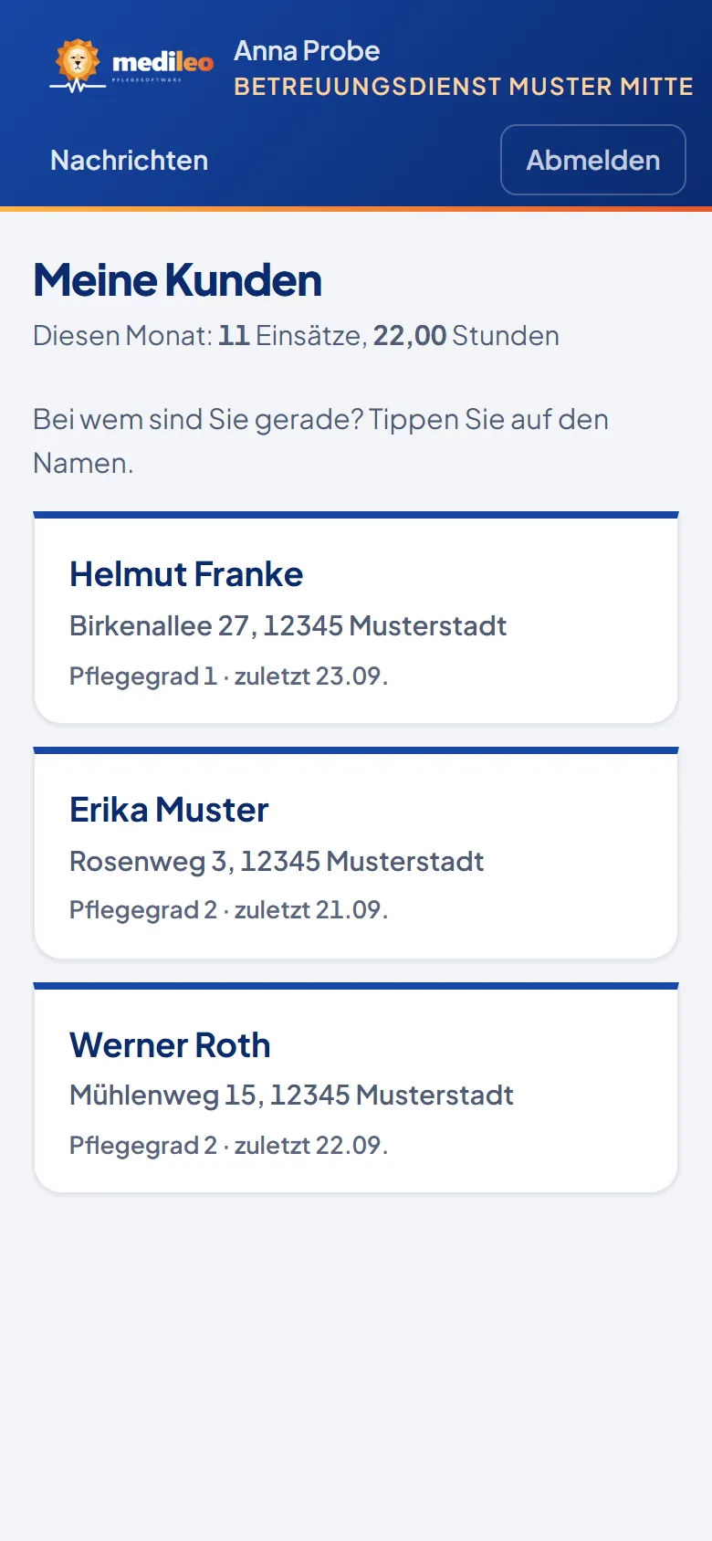Mitarbeiter-Portal auf dem Handy: „Meine Kunden“ mit Adresse und Pflegegrad (Beispieldaten)