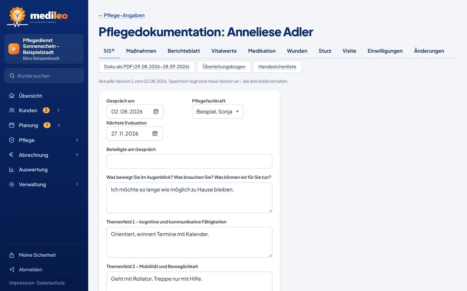 Pflegedokumentation Anneliese Adler: SIS mit Einstiegsfrage und Themenfeldern, Reiter für Maßnahmen, Berichteblatt, Vitalwerte, Medikation, Wunden (Beispieldaten)