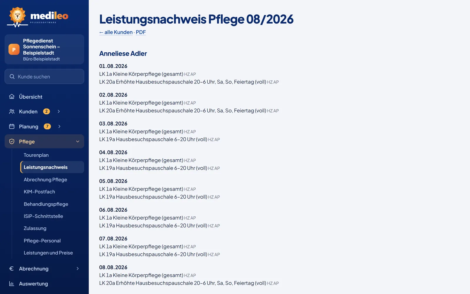 Leistungsnachweis Pflege August 2026 für Anneliese Adler, jeder Tag mit Leistungskomplexen und Handzeichen (Beispieldaten)